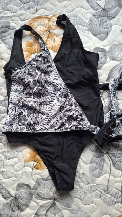 Продам купальники женские