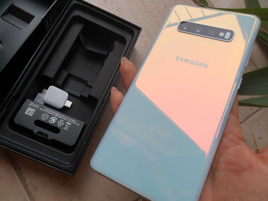 ЧИСТО НОВ Samsung Galaxy S10+ ,128 гб