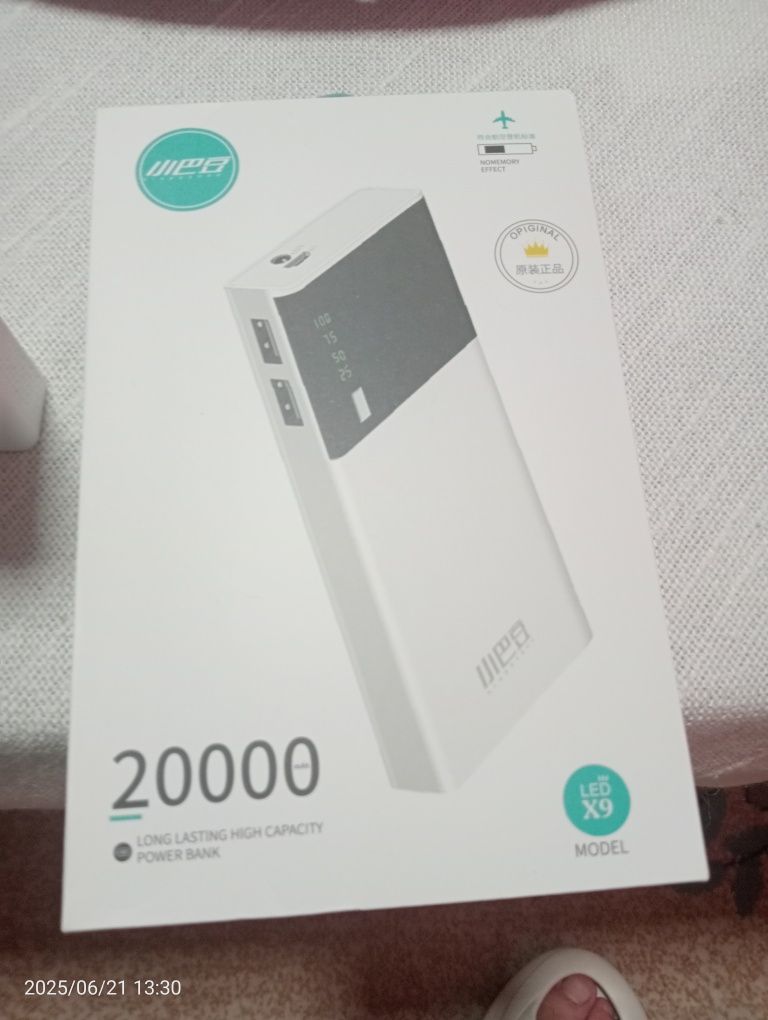 Baterie externa 20000 ,este noua ,led,2 ieșiri pentru încărcat concomi