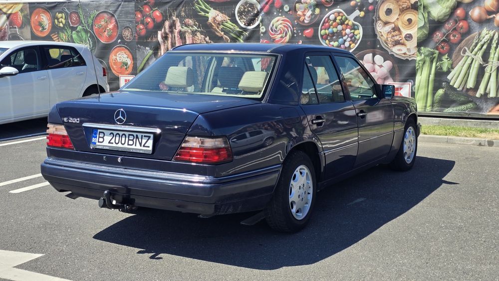 Mercedes-Benz e200