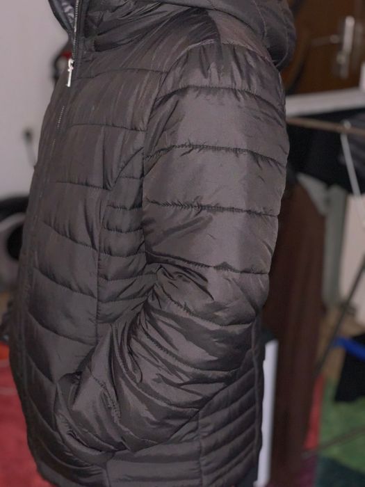 Vând geaca femei cu glugă marimea 40