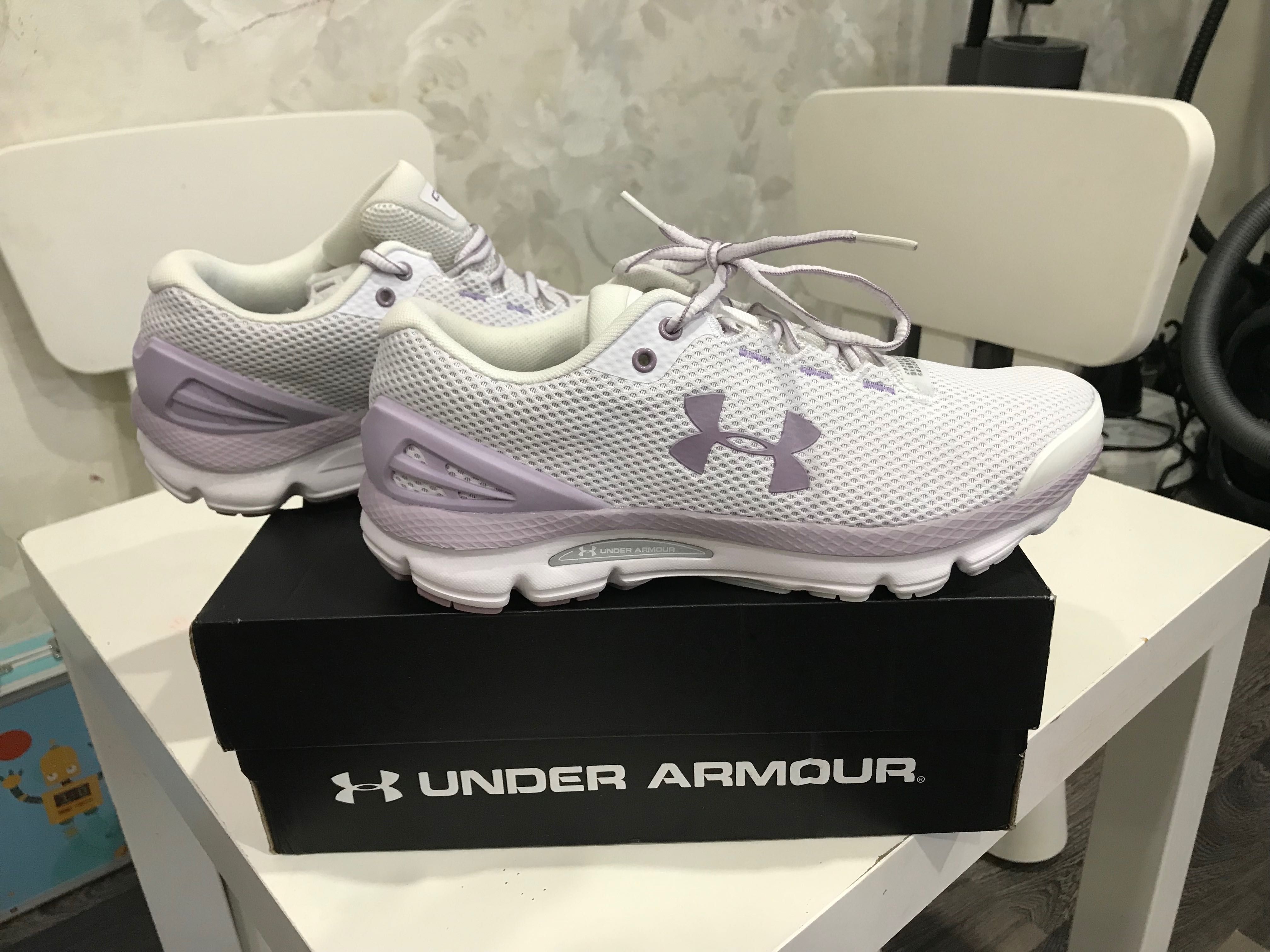 Кроссовки женские Under Armour