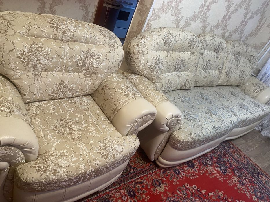 Диван и два кресла