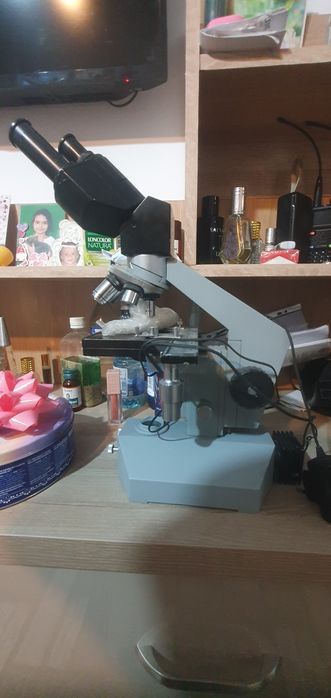 Microscop profesional
