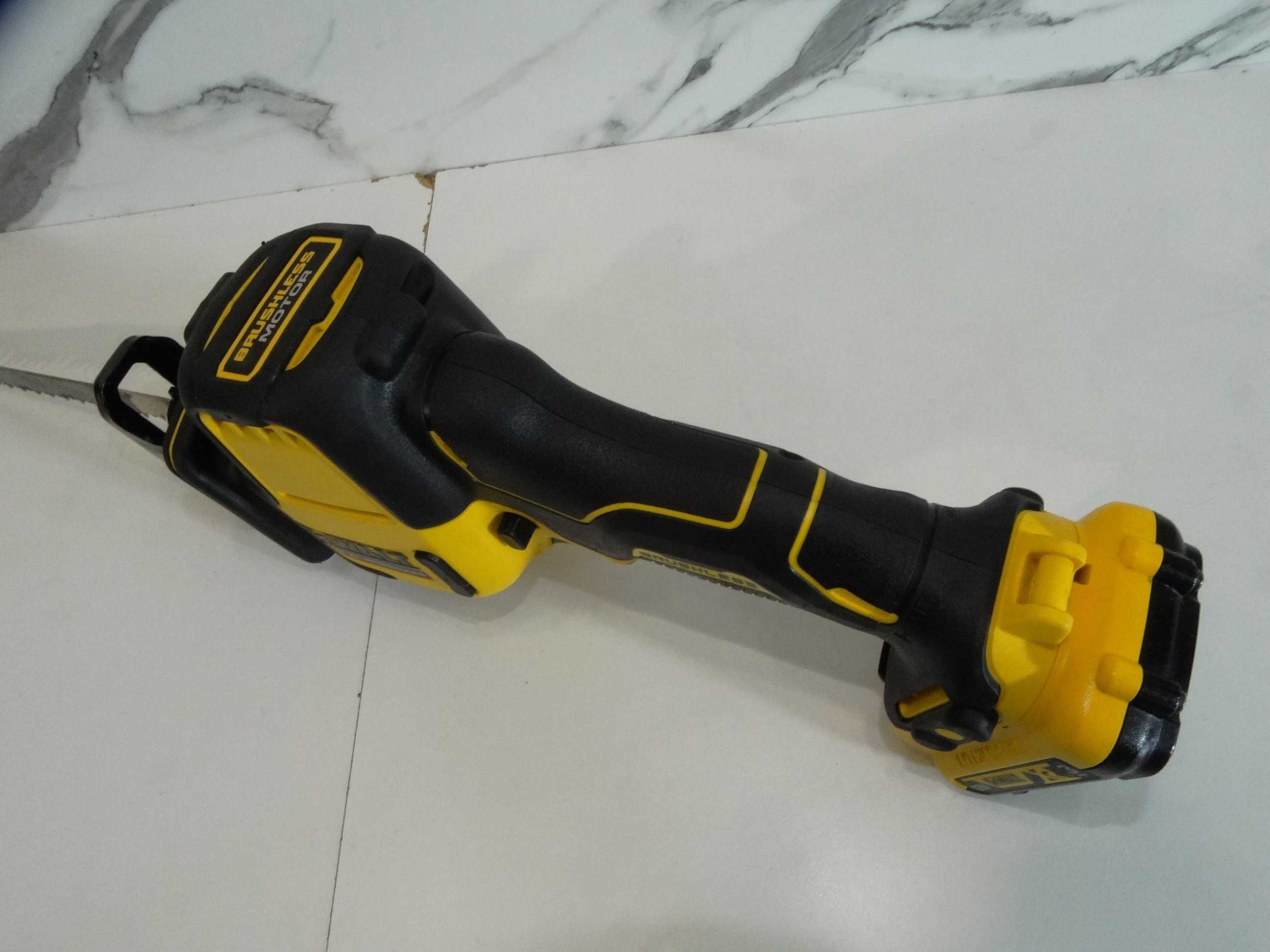 Dewalt DCS 312 + 3.0 Ah - Компактен саблен трион 12 V