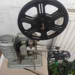 Vând proiector cinema de 16 mm german, marca Noris, cu manivela.