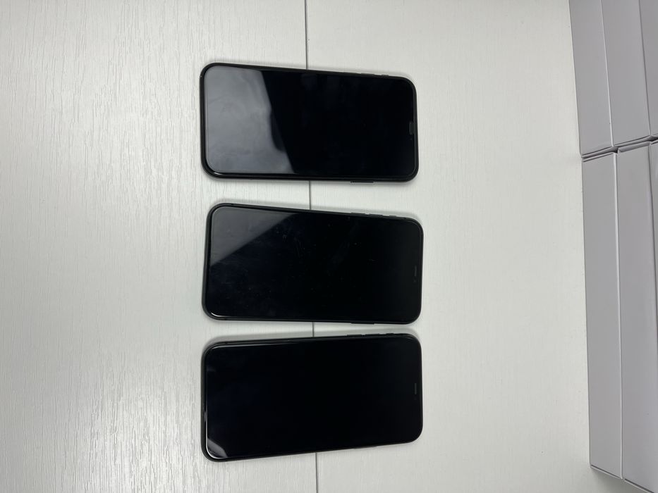Продам айфон 11 2шт и xr