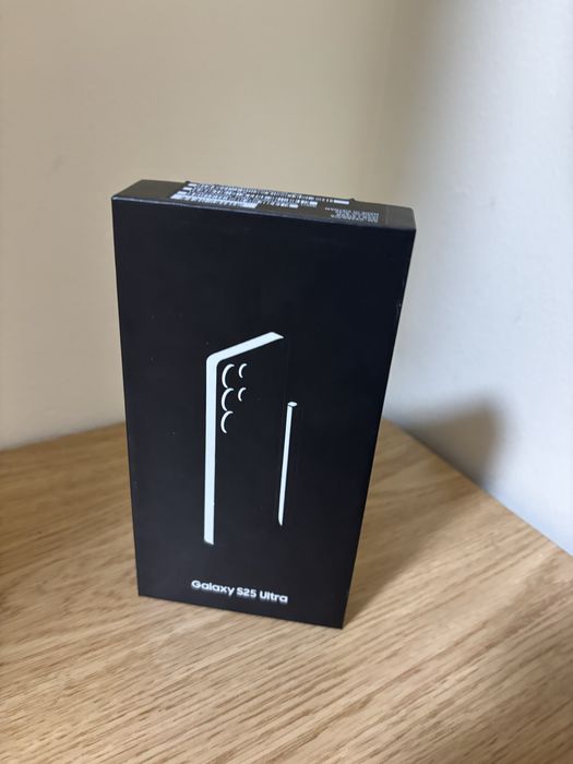 Samaung Galaxy S25 Ultra 512GB неизползван. Като нов