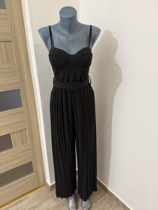 3 стилни женски гащеризона и комплект риза и панталон размер S