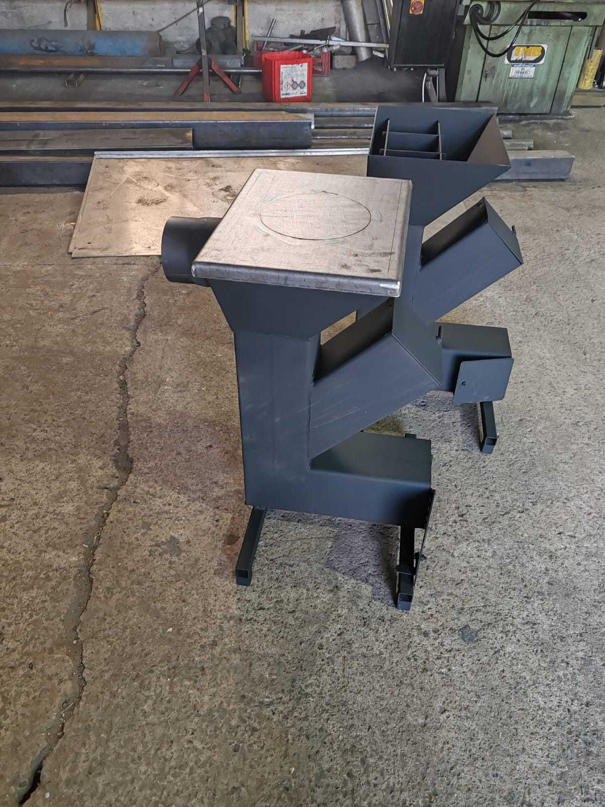 Soba metalica pentru gatit,tip racheta,plita 40x30cm,teava 150x150 mm