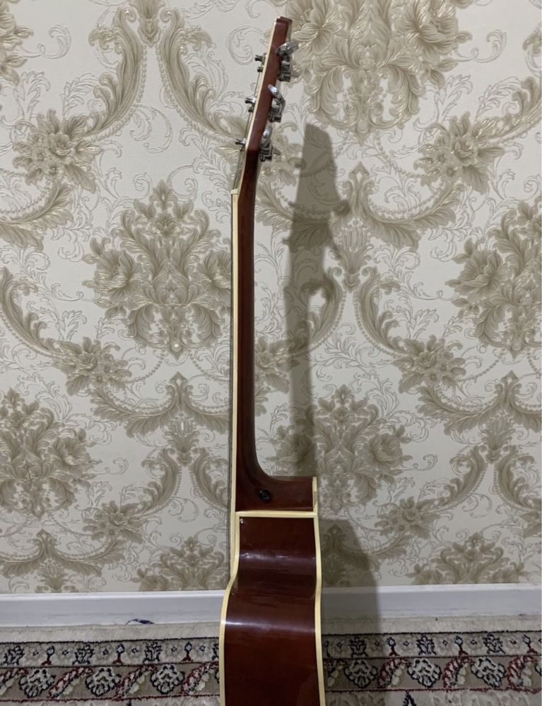 SROCHNA sotiladi AKUSTIKA 41 razmer Gitara