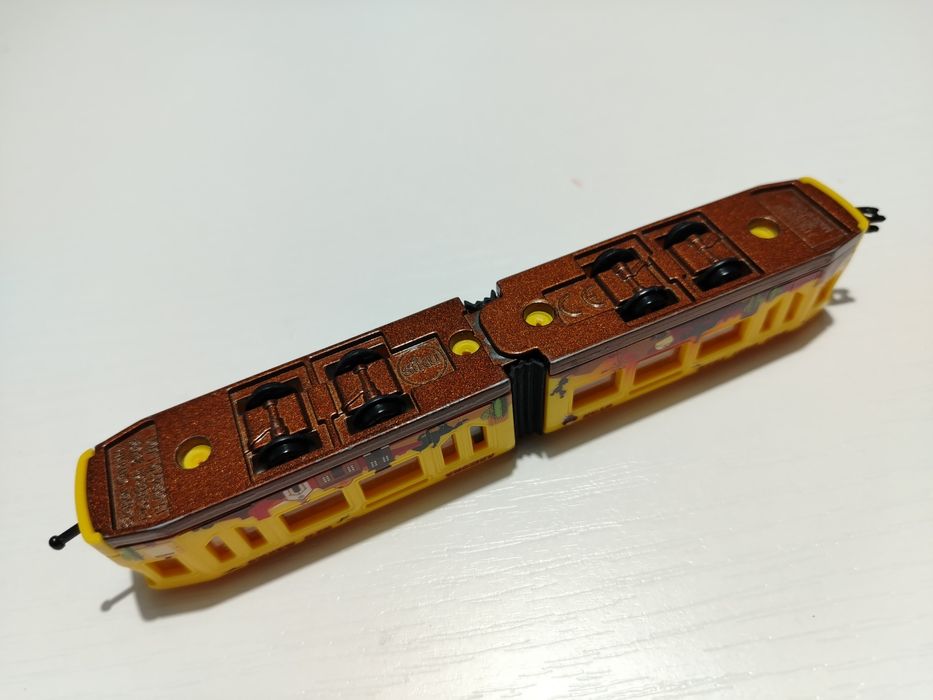 Elicopter și tramvaie marca Siku