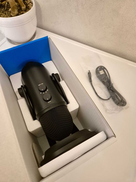 Чисто нов професионален микрофон Blue Yeti на супер ниска цена