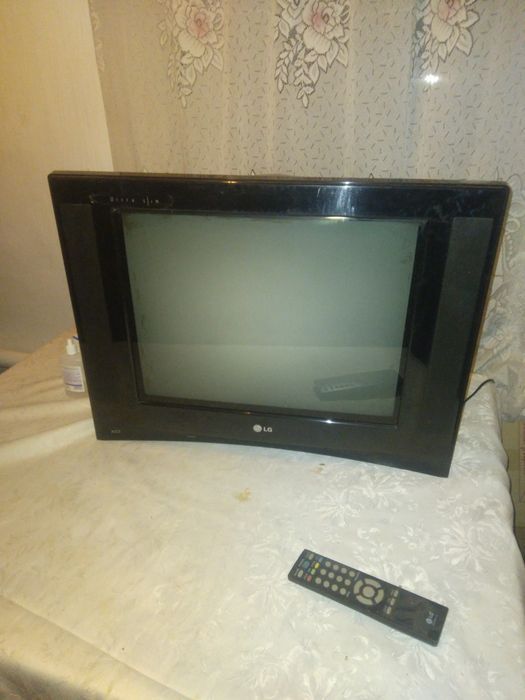 Телевизор 2 штуки,