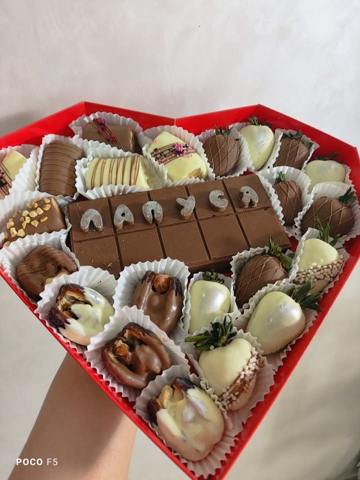 Букеты и боксы Клубника в шоколаде Подарок Дубайский шоколад