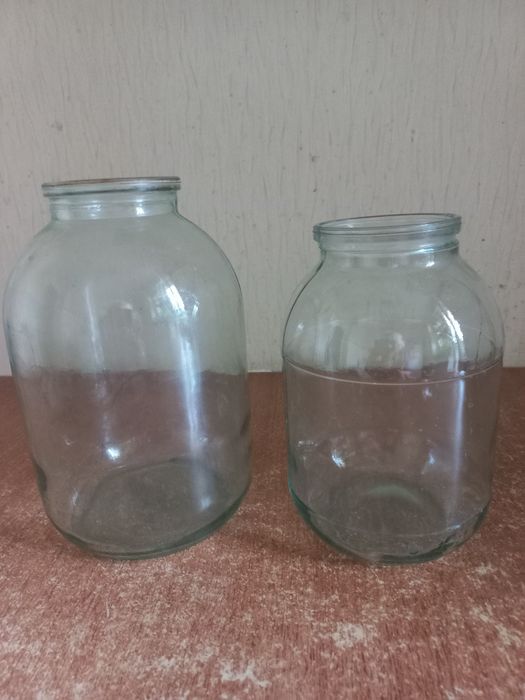 Продам банки, 2ух  и 3х литровые.