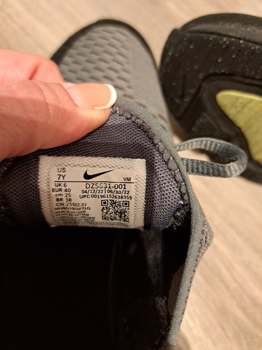 NIKE AIR MAX 270 40 номер