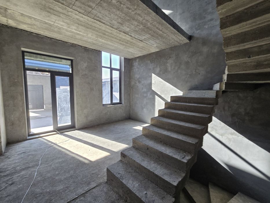 Срочно продаётся 2-этажный  дом