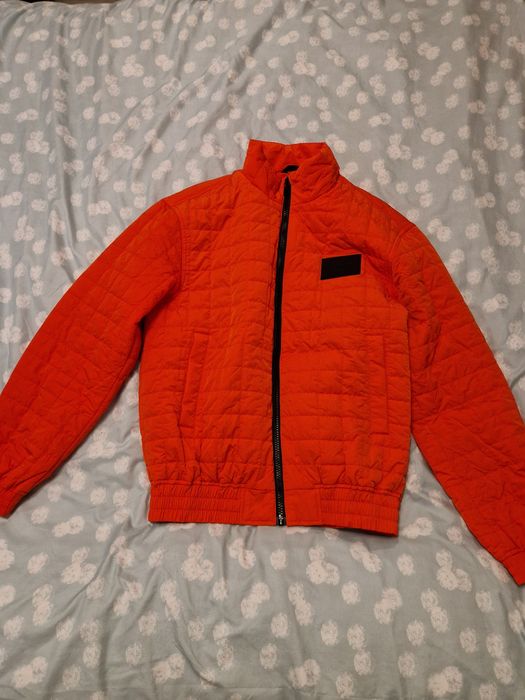 GEACĂ CALVIN KLEIN JEANS
Jacheta matlasata cu buzunare laterale