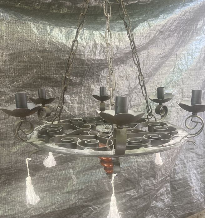 Vând lustră din fier forjat