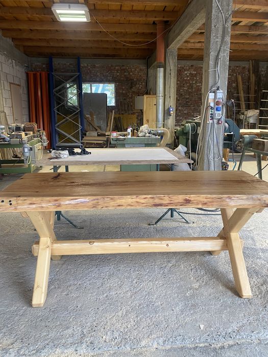 Masa din lemn masiv de brad