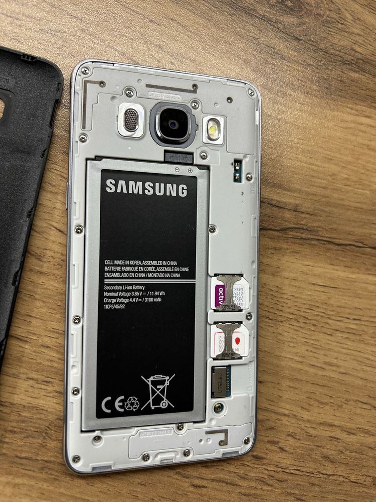 Смартфон Samsung j5 в илеальном состоянии
