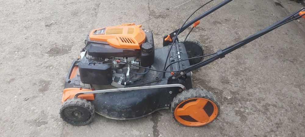 Косачка бензинова самоходна Хонда-Брикс