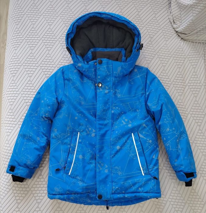 Продам зимний костюм на мальчика 5-6 лет