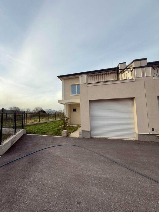 Къща с АКТ 16 - село Първенец