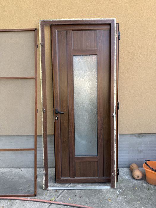 Входна врата пвц