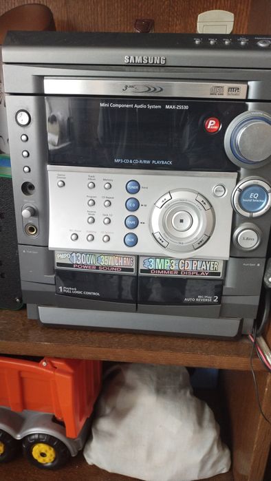 Отдам даром музыкальный центр