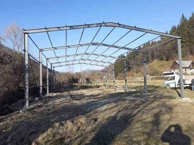 Vand structuri și hale metalice, agricole sau industriale