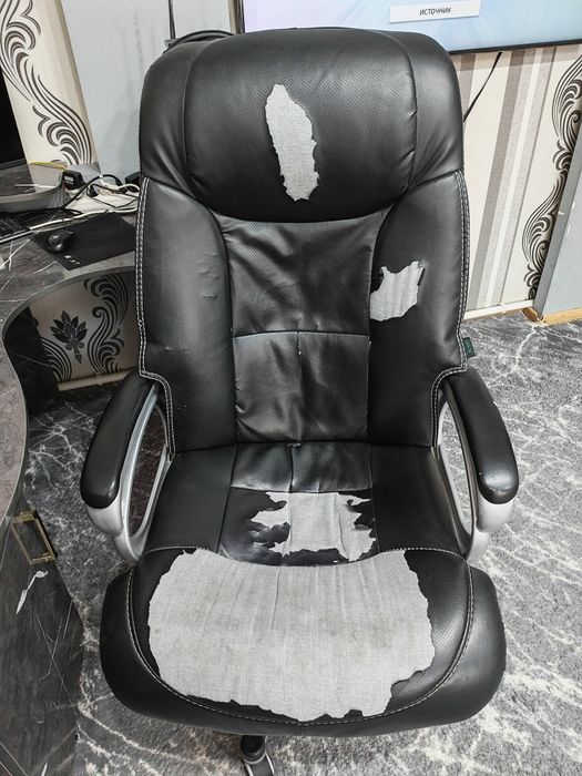 Кресло кожаный продаётся дёшево