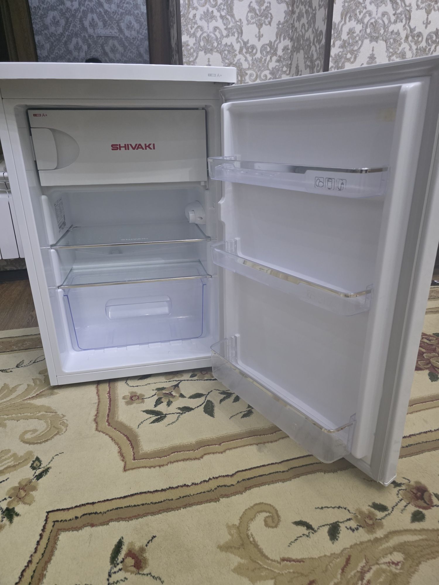 Продаётся холодильник shivaki Маленький