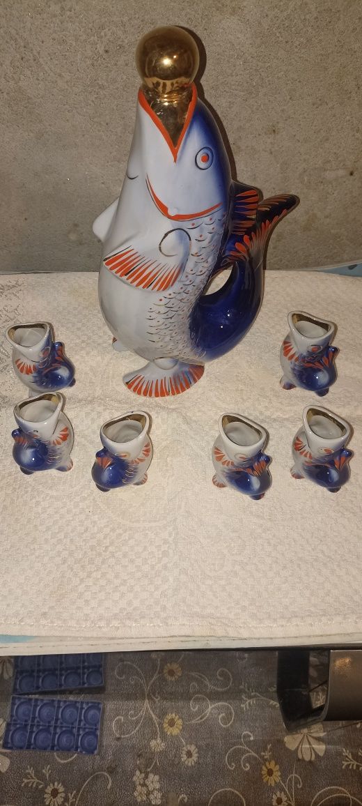 Продаю графин со стопками Рыбки