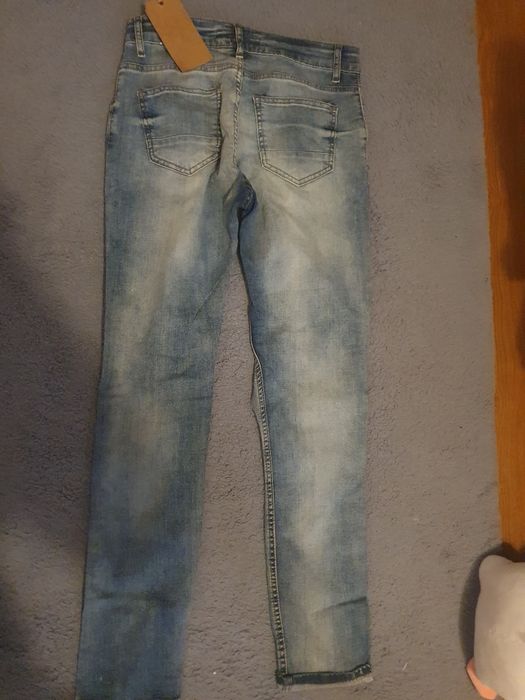 Blugi dama noi cu eticheta