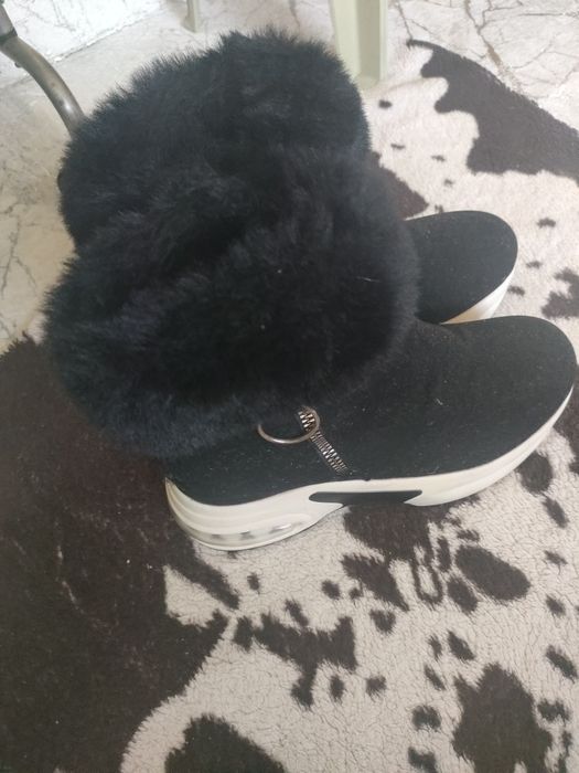 Дамски велурени топли боти