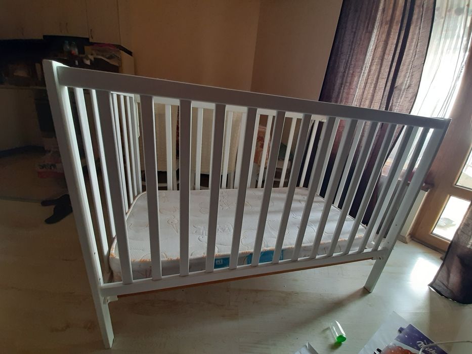 Бебешка кошара с матрак в отлично състояние