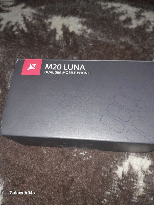 Vând telefoane mobile unul nou și altul mai vechi perfect funcționale.