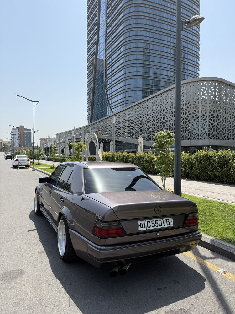 Мерседес Бенз W124 волчок 5.5 AMG матор сотилади