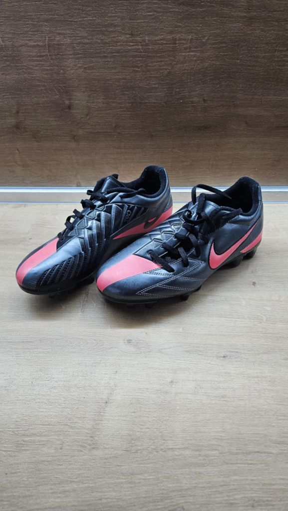 Бутонки Nike T90