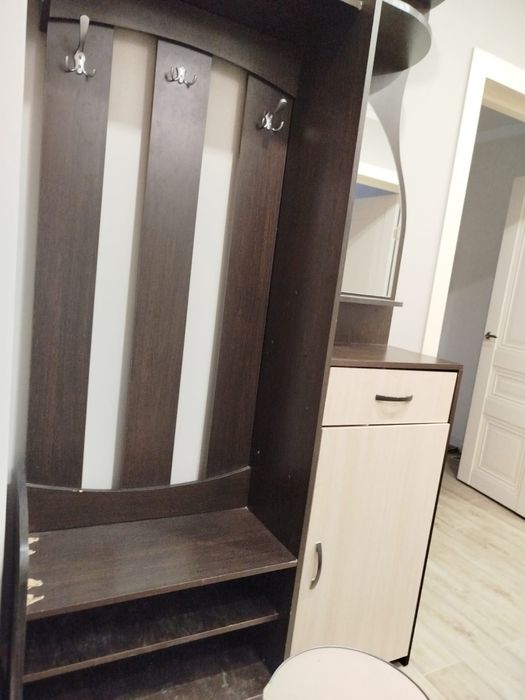 Продам прихожую срочно район схи за 15.000 торг есть!