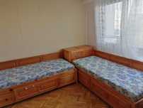 Продавам дървени мебели за стая