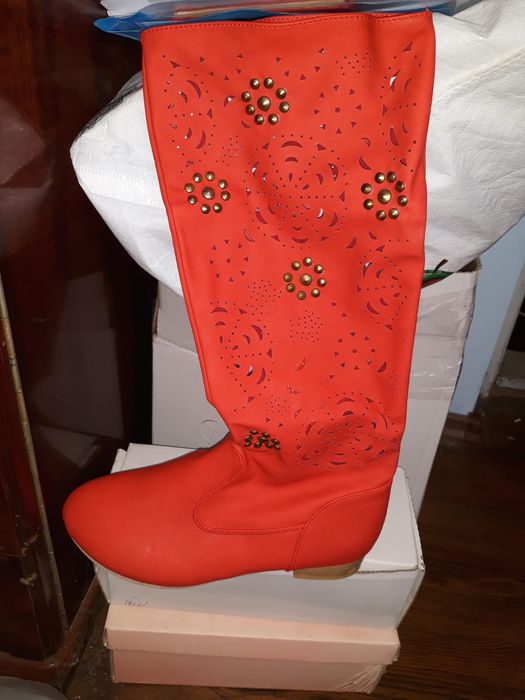 Vând borcane mari și mici