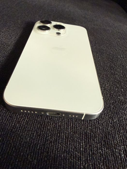 IPhone 15pro -бял