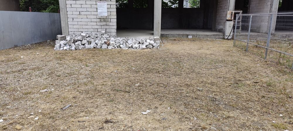 De vânzare clădire multifuncțională , comercial și rezidential.