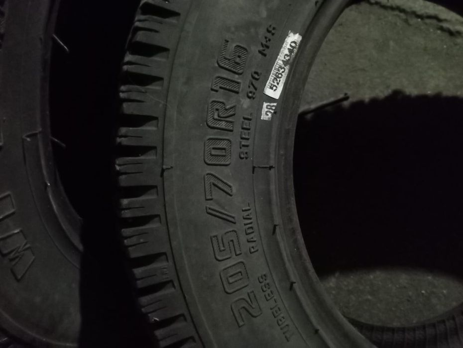 Продаю комплект всесезонной резины б/у R16 205/70
