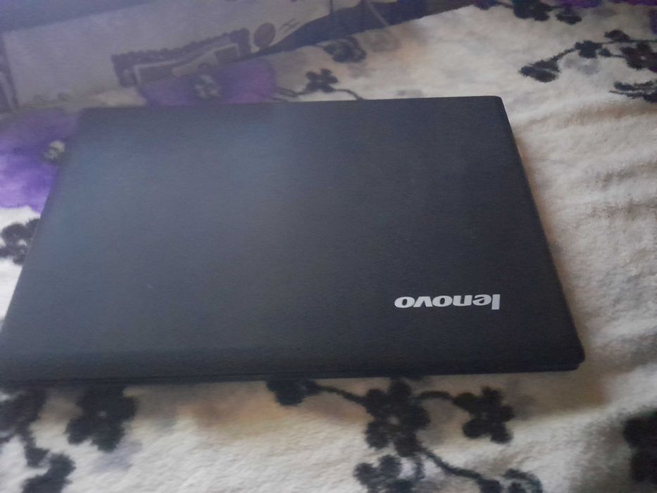 Vînd leptop Lenovo 650 sute win 10 stau in Gura foii jud dîmbovta