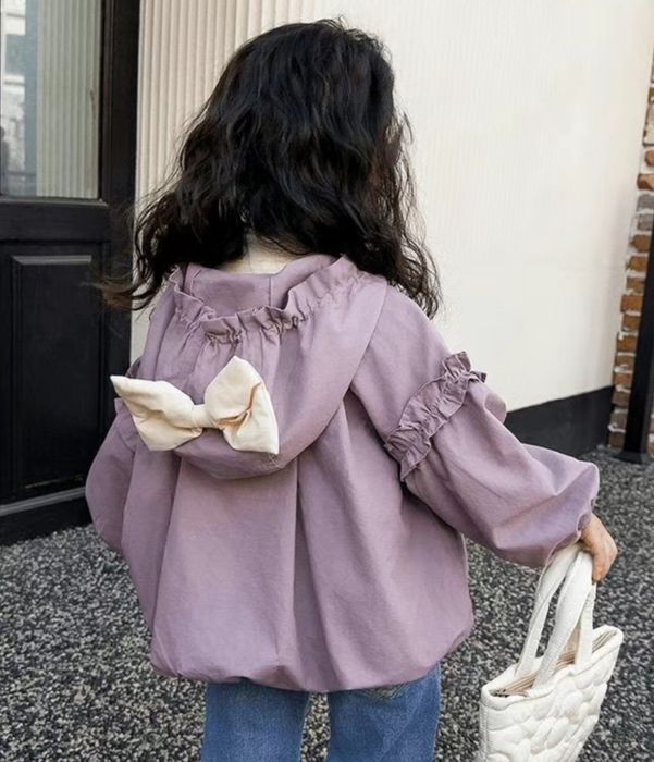 Лёгкая ветровка на девочку