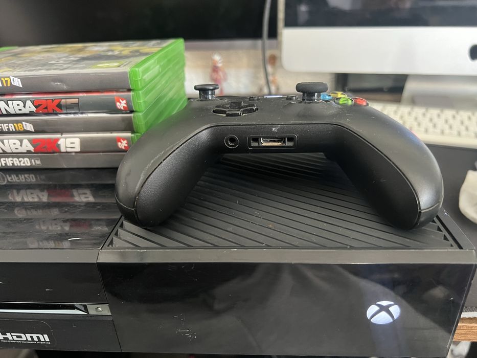 Consola Xbox one plus jocuri